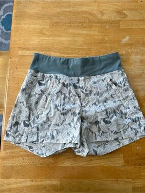 Athleta Trekkie north shorts small
